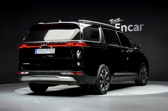 Kia Carnival 9-Seater Signature — пробег 73 570 км — фото 2 из 5