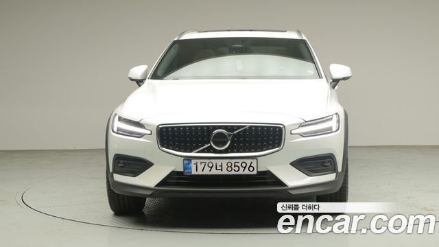 Volvo V60 B5 Ultra AWD — пробег 4 799 км — фото 3 из 5