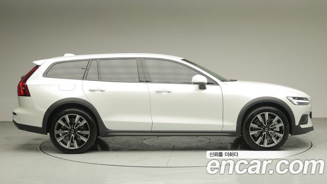 Volvo V60 B5 Ultra AWD — пробег 6 729 км — фото 4 из 5