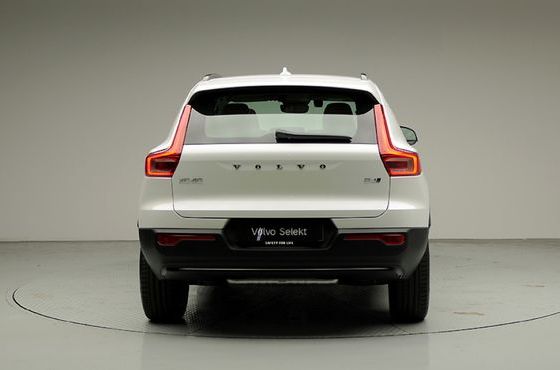Volvo XC40 B4 Ultra Dark — пробег 3 678 км — фото 4 из 5