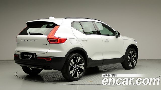 Volvo XC40 B4 Ultra Dark — пробег 3 678 км — фото 5 из 5