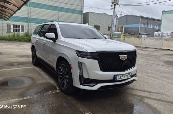 Cadillac Escalade 6.2 Sports Platinum — пробег 48 000 км — фото 2 из 5