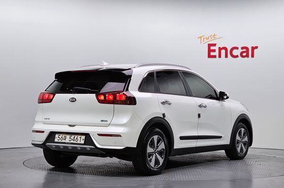Kia Niro Luxury — пробег 158 743 км — фото 2 из 5