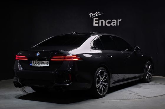 BMW 5-Series 530i xDrive M Sport Pro Special Edition — пробег 11 055 км — фото 2 из 5