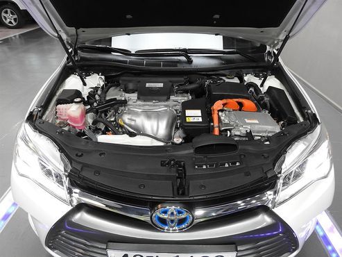 Toyota Camry Hybrid XLE — пробег 61 830 км — фото 4 из 5