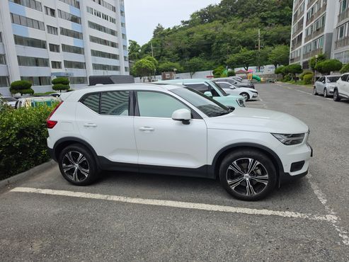 Volvo XC40 B4 Inscription — пробег 69 400 км — фото 2 из 5