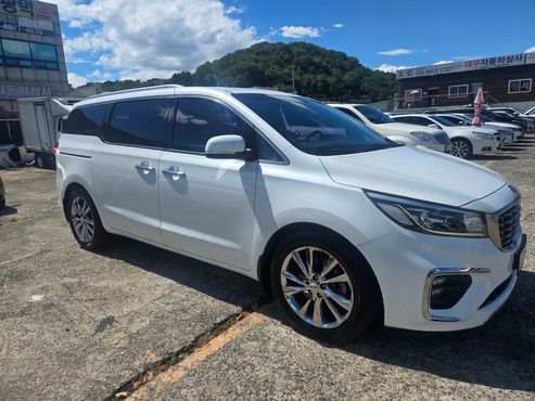 Kia Carnival 7-Seater Limousine VIP — пробег 133 768 км — фото 2 из 5