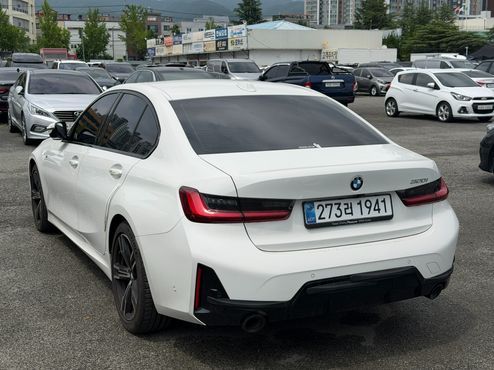 BMW 3-Series 320i M Sport — пробег 18 400 км — фото 2 из 5