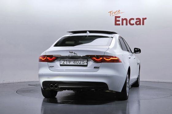 Jaguar XF 20d Prestige AWD — пробег 124 396 км — фото 4 из 5