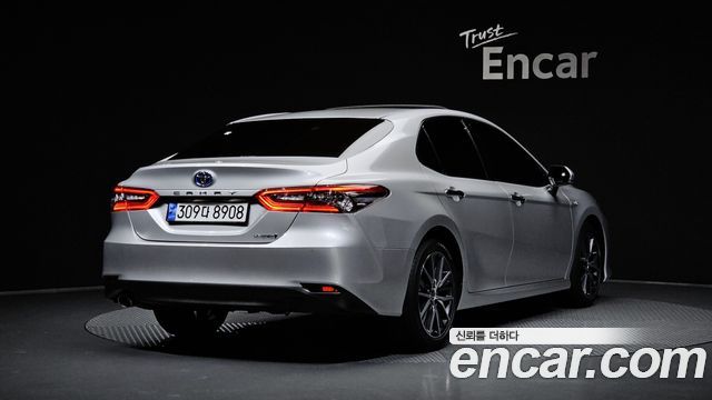Toyota Camry 2.5 XLE Hybrid — пробег 23 878 км — фото 2 из 5