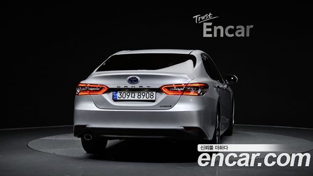 Toyota Camry 2.5 XLE Hybrid — пробег 23 878 км — фото 4 из 5