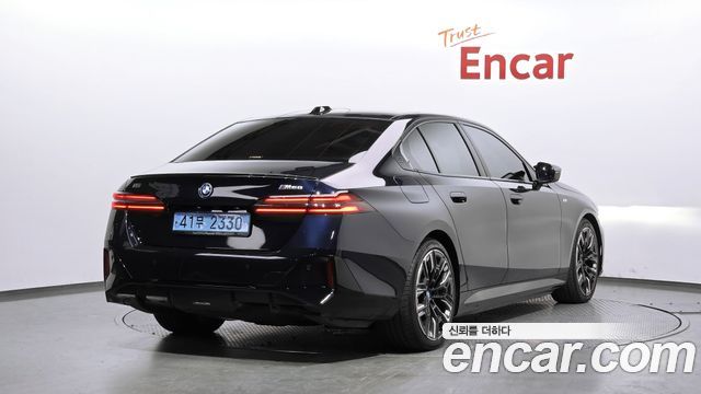 BMW i5 M60 xDrive — пробег 71 399 км — фото 2 из 5