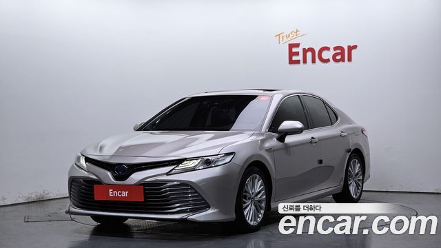 Toyota Camry 2.5 XLE Hybrid — пробег 204 977 км — фото 1 из 5