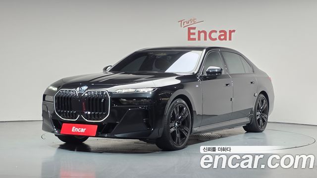 BMW i7 xDrive 60 M sport — пробег 40 264 км — фото 1 из 5