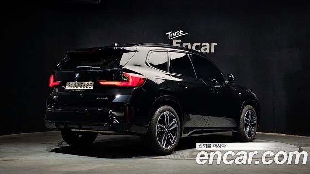 BMW X1 xDrive 20i M Sport — пробег 9 369 км — фото 2 из 5