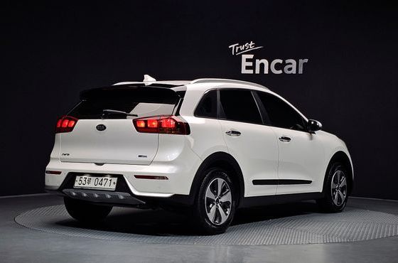 Kia Niro Luxury — пробег 131 544 км — фото 2 из 5