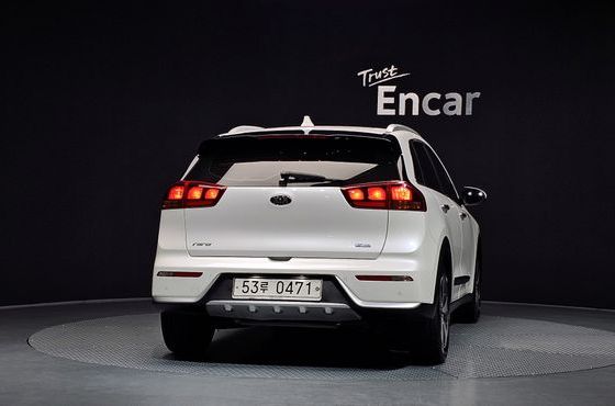 Kia Niro Luxury — пробег 131 544 км — фото 4 из 5