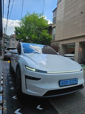 Tesla Model Y Premium RWD — пробег 4 600 км — фото 3 из 5
