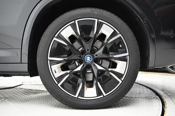 BMW iX3 M Sports — пробег 21 000 км — фото 5 из 5