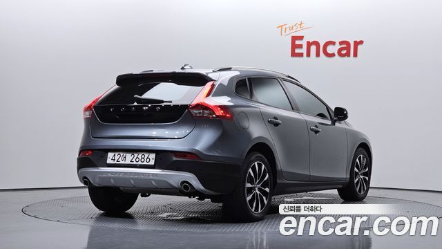Volvo V40 D3 — пробег 91 200 км — фото 2 из 5