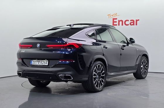 BMW X6 xDrive40i M Sport — пробег 9 821 км — фото 2 из 5