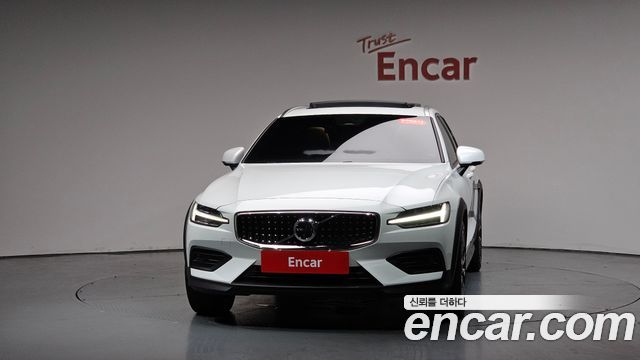 Volvo V60 B5 Ultra AWD — пробег 18 858 км — фото 3 из 5