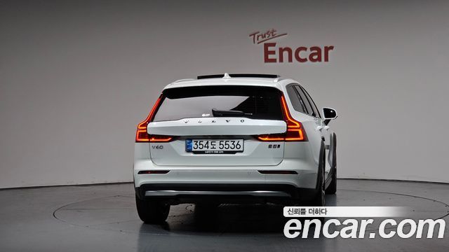 Volvo V60 B5 Ultra AWD — пробег 18 858 км — фото 4 из 5