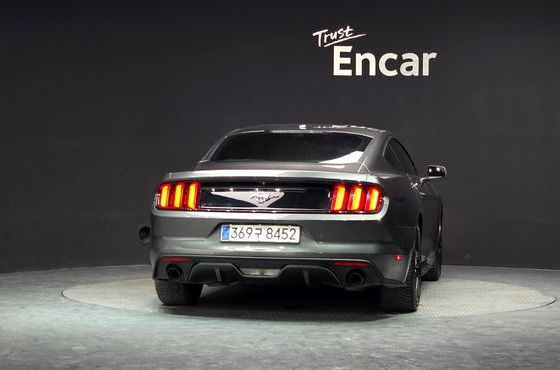 Ford Mustang Coupe — пробег 94 256 км — фото 4 из 5
