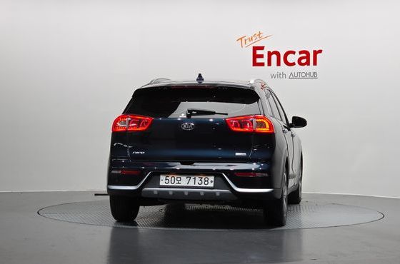 Kia Niro Prestige — пробег 138 236 км — фото 4 из 5