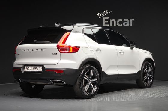 Volvo XC40 T4 R-Design — пробег 73 294 км — фото 2 из 5