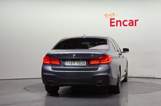 BMW 5-Series 520d xDrive M Sport Package Plus — пробег 162 228 км — фото 4 из 5