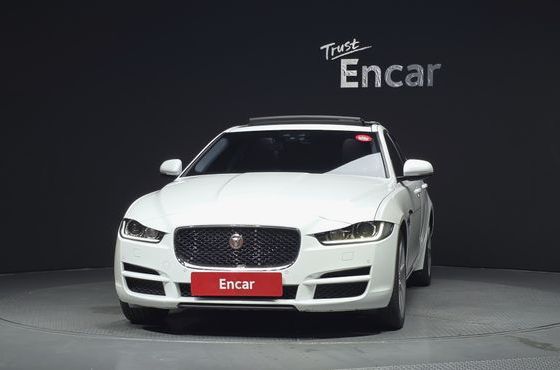Jaguar XE 20d Portfolio AWD — пробег 51 930 км — фото 3 из 5