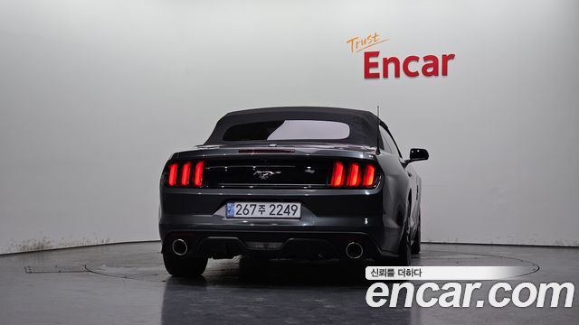 Ford Mustang Convertible — пробег 130 177 км — фото 4 из 5