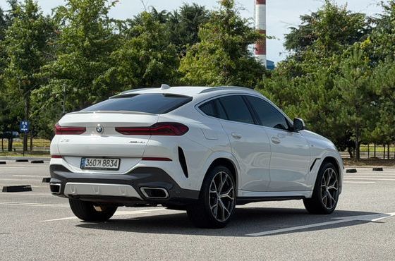 BMW X6 xDrive40i M Sport — пробег 69 621 км — фото 2 из 5