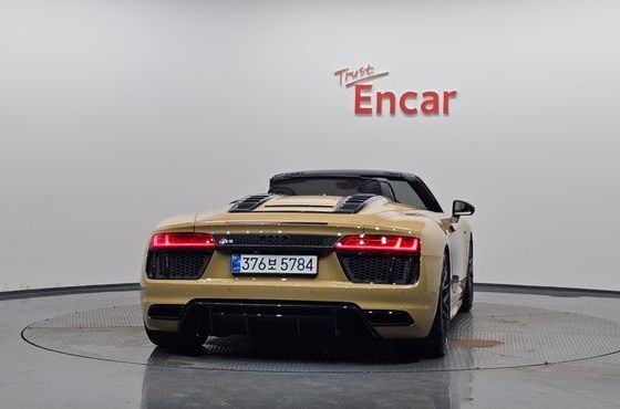 Audi R8 5.2 V10 Spyder — пробег 36 067 км — фото 4 из 5