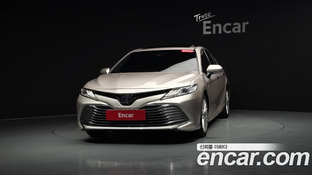 Toyota Camry 2.5 XLE Hybrid — пробег 67 018 км — фото 3 из 5