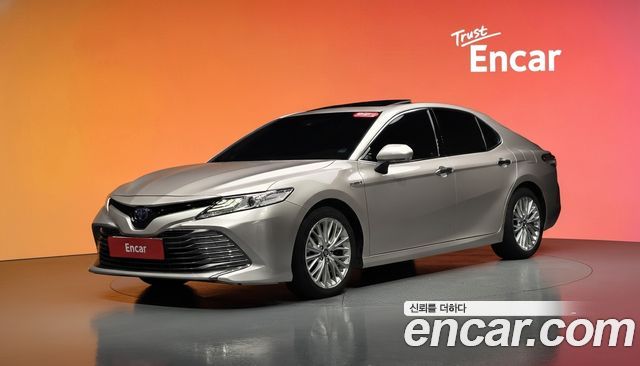 Toyota Camry 2.5 XLE Hybrid — пробег 67 018 км — фото 1 из 5