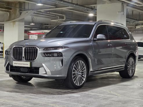 BMW X7 xDrive 40i Design Pure Excellence 6-Seater — пробег 5 866 км — фото 1 из 5