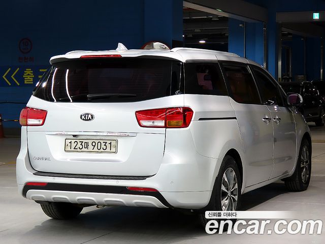 Kia Carnival 9-seater Luxury — пробег 171 753 км — фото 2 из 5