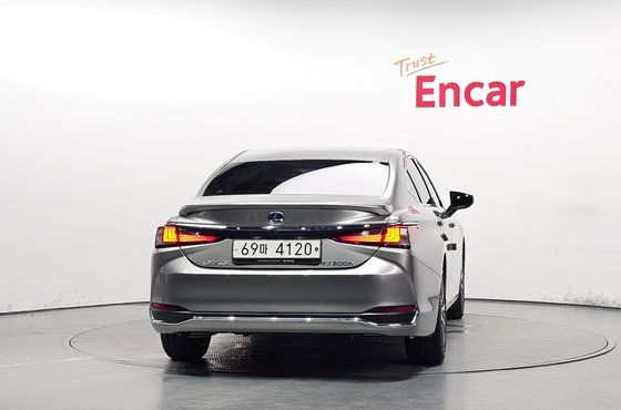 Lexus ES Luxury — пробег 59 915 км — фото 4 из 5