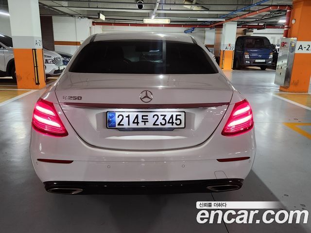 Mercedes-Benz E-Class E250 Avantgarde — пробег 76 000 км — фото 2 из 5