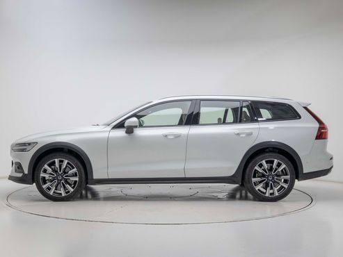 Volvo V60 B5 Ultra AWD — пробег 5 864 км — фото 3 из 5