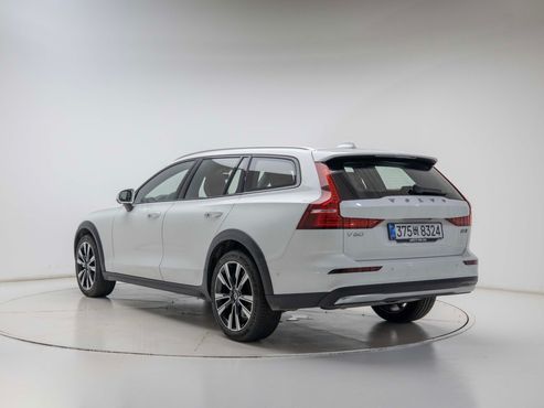 Volvo V60 B5 Ultra AWD — пробег 5 864 км — фото 4 из 5