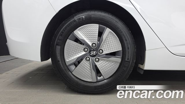 Hyundai Ioniq из Кореи Encar