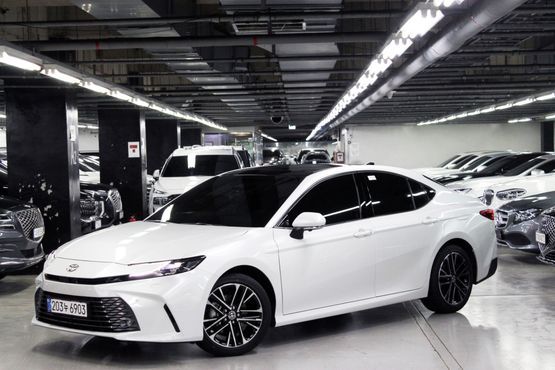 Toyota Camry 2.5 XLE Premium Hybrid — пробег 38 км — фото 3 из 5