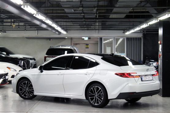 Toyota Camry 2.5 XLE Premium Hybrid — пробег 38 км — фото 4 из 5