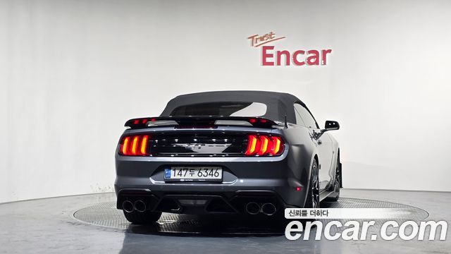 Ford Mustang GT Convertible — пробег 53 127 км — фото 4 из 5