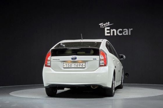 Toyota Prius 1.8 E — пробег 179 595 км — фото 4 из 5