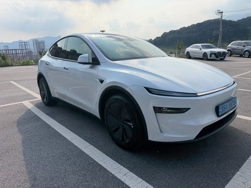 Tesla Model Y Premium RWD — пробег 1 077 км — фото 1 из 5