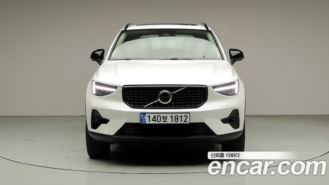 Volvo XC40 B4 Ultra Dark — пробег 11 056 км — фото 3 из 5